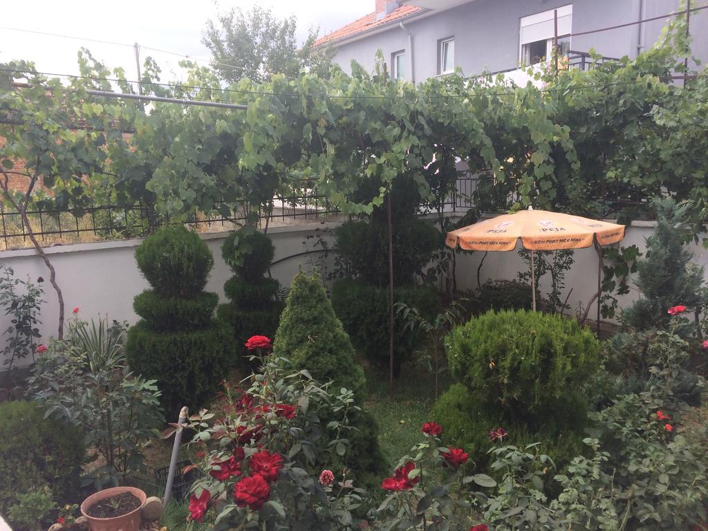 Vila Ridvani Korce Exterior foto