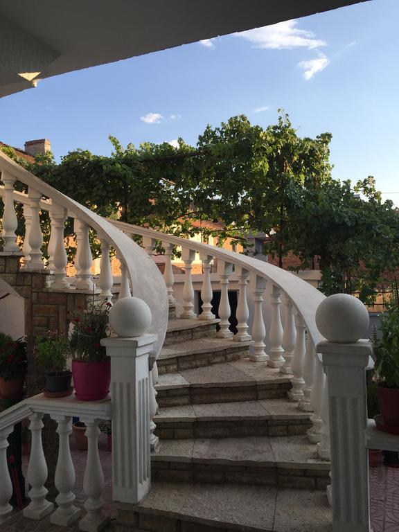 Vila Ridvani Korce Exterior foto